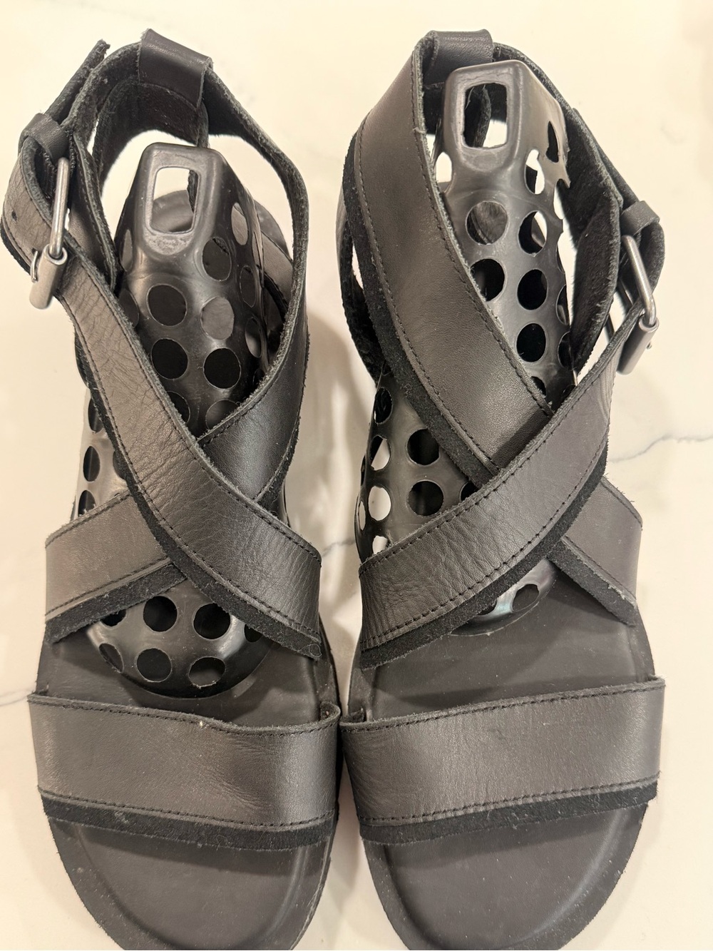 Toms- Sydney leather strap sandal sz 9 - Picture 10 of 13